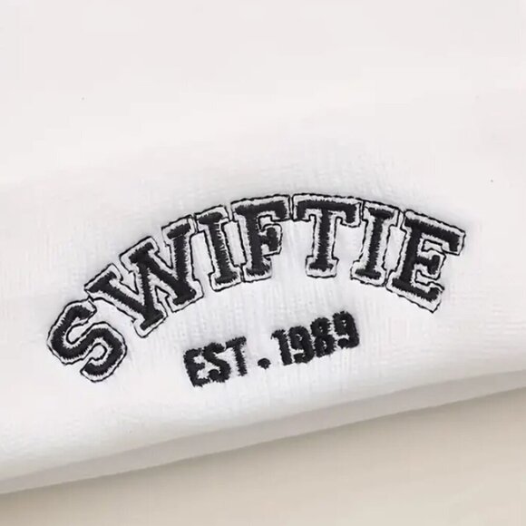 Swiftie Beanie Winter Hats 1 Black 1 White NWT 2 Pack - Picture 5 of 6